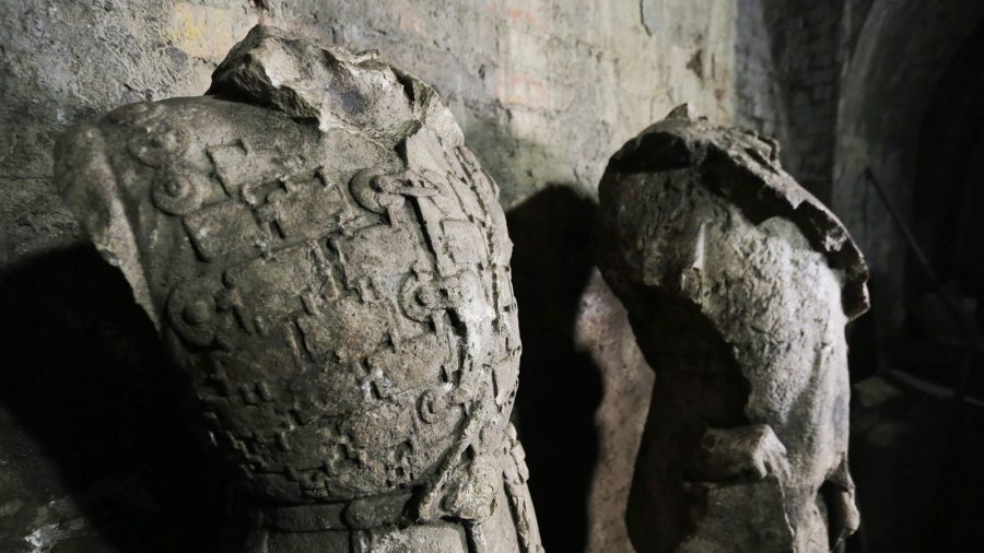 Szenzációs lelet: a Halászbástya elveszettnek hitt két szobra került elő egy pincéből