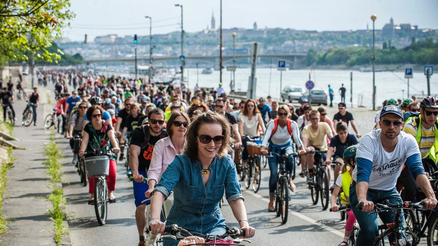 Hétvégén csak a gyalogosok és a kerékpárosok használhatják a pesti rakpartot