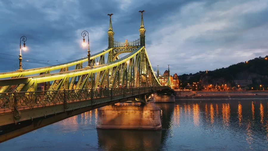 Ferenc József és Sissi emlékét őrzi a budapesti Szabadság és az Erzsébet híd