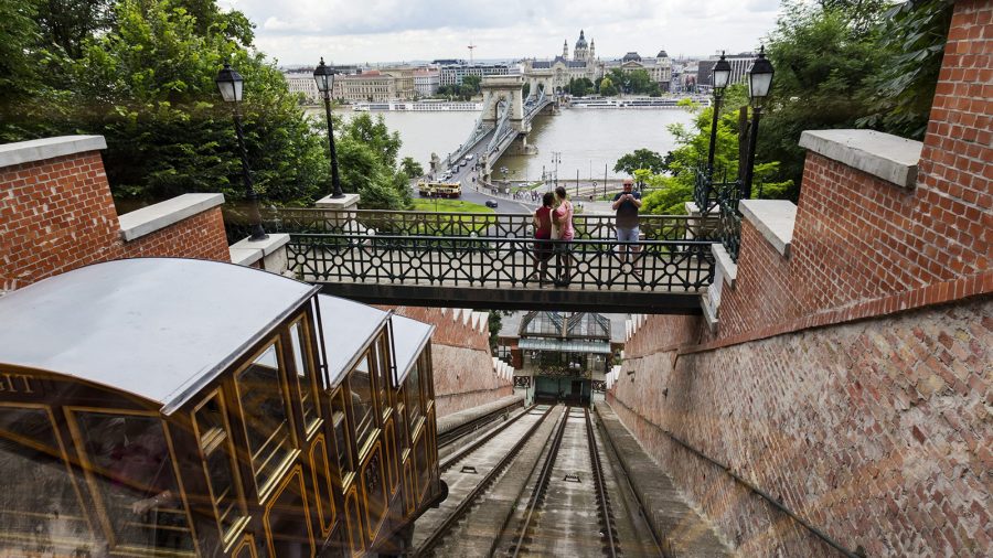 Harmincöt éve adták át a felújított Budavári Siklót