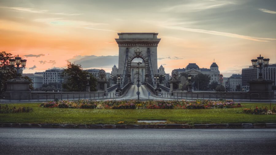 Több mint 100 éve szűnt meg a hídvám fizetése a budapesti Duna-hidakon