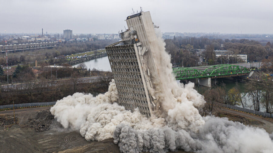 Felrobbantották a VITUKI toronyházat, indul a Budapesti Atlétikai Stadion építése