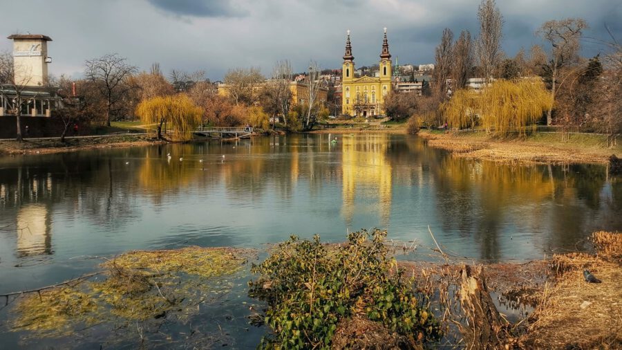 A rejtélyes és fenséges Feneketlen-tó