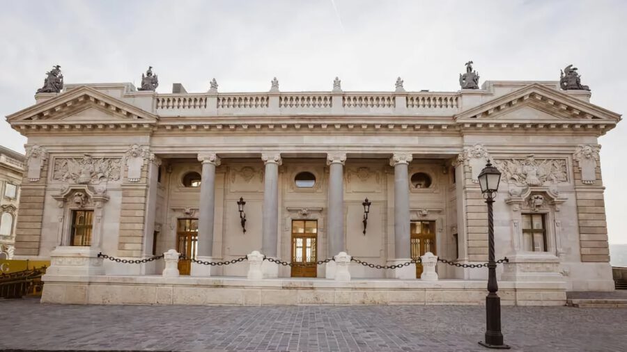 Az újjászületett Főőrség épületében egy hiánypótló kiállítás nyílt