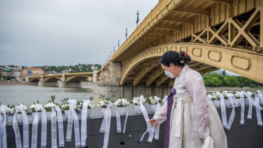 Felavatták a Hableány áldozatainak emlékművét a tragédia második évfordulóján