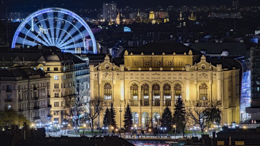 Pesti Vigadó: eddig még nem látható tárlatokkal várják az érdeklődőket