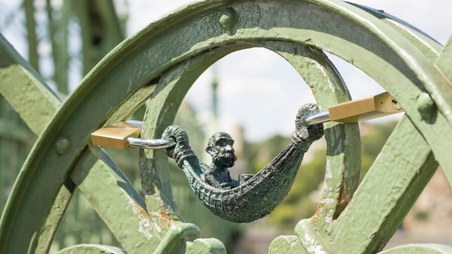 Kolodko-szobrot kapott Ferenc József Budapesten, a Szabadság hídon