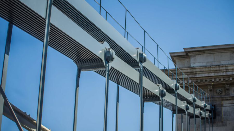 Hasonlít a régire a Lánchíd új kékesszürke színe, mutatjuk