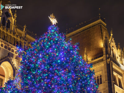16000 izzóval pompázik az Ország Karácsonyfája a Kossuth téren
