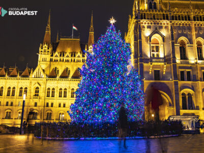 16000 izzóval pompázik az Ország Karácsonyfája a Kossuth téren