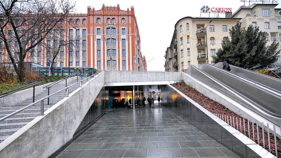 Akadálymentes aluljárót adtak át a Széll Kálmán téren