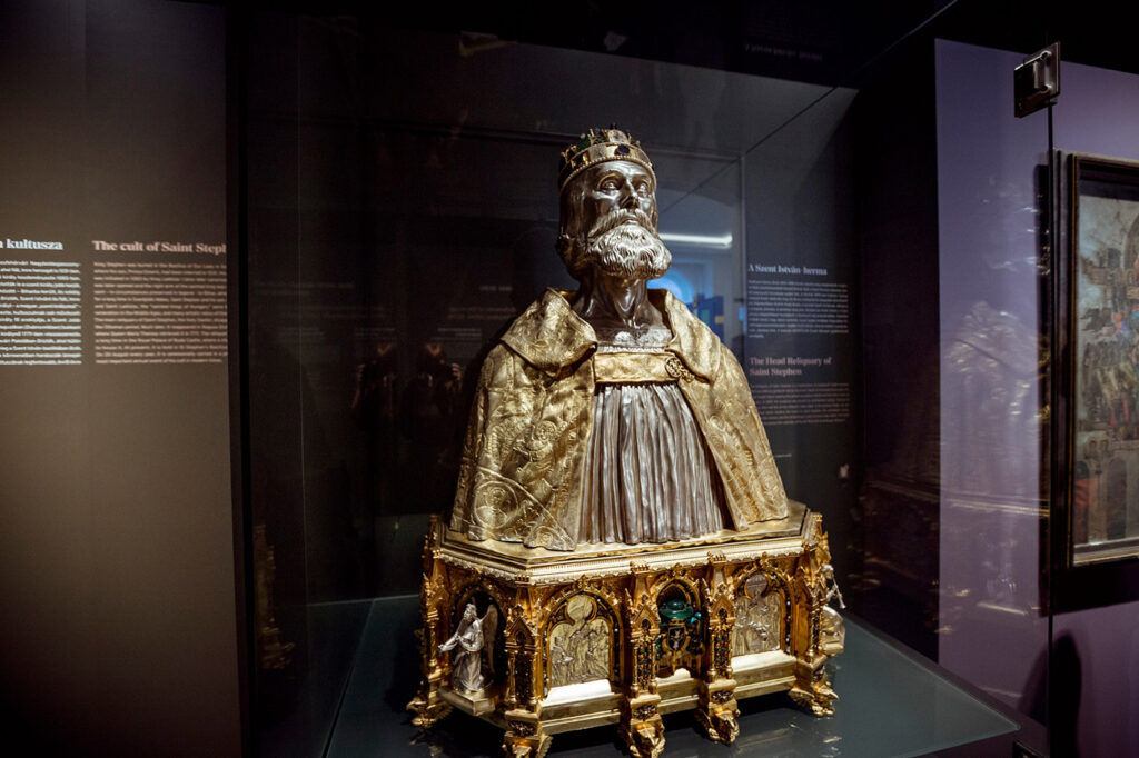 Szent István hermájával bővült a Budavári Palota Szent István-termének kiállítása