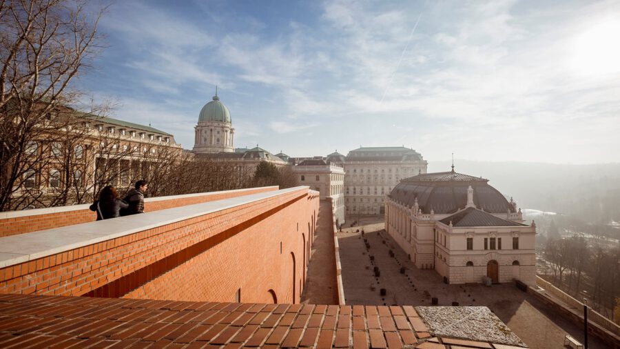 Elkészült a Csikós udvart és a Hunyadi udvart összekötő Hauszmann-féle rámpa