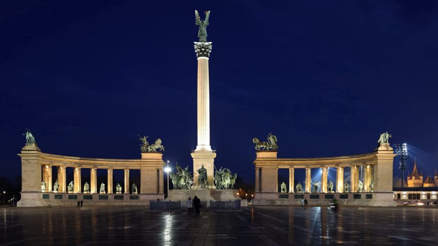 A Hősök tere, mely megidézi az ország egész történelmét