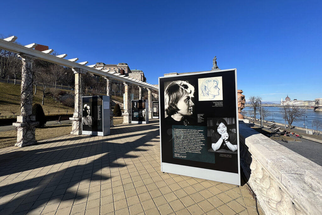 A Várkert Bazárban szabadtéri kiállítás mutatja be Nemes Nagy Ágnes életművét