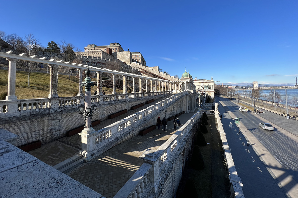 A Várkert Bazárban szabadtéri kiállítás mutatja be Nemes Nagy Ágnes életművét
