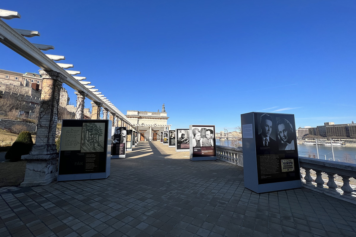 A Várkert Bazárban szabadtéri kiállítás mutatja be Nemes Nagy Ágnes életművét