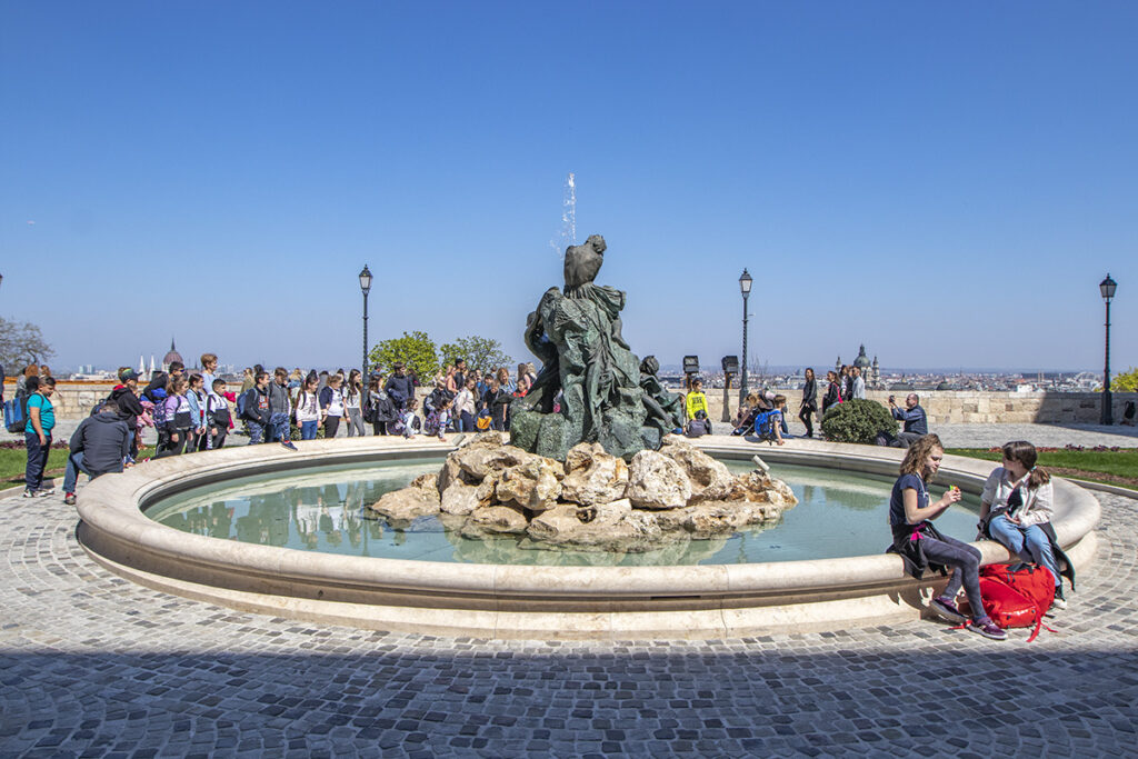 Újra csobognak a Budavári Palotanegyed díszkútjai