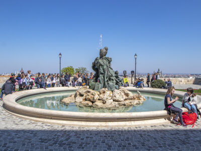 Újra csobognak a Budavári Palotanegyed díszkútjai