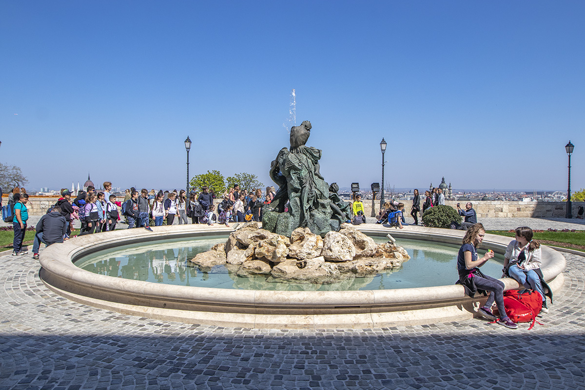 Újra csobognak a Budavári Palotanegyed díszkútjai