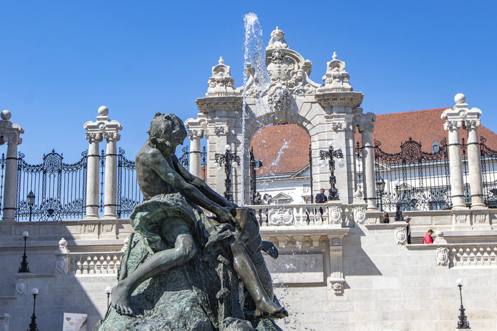 Újra csobognak a Budavári Palotanegyed díszkútjai