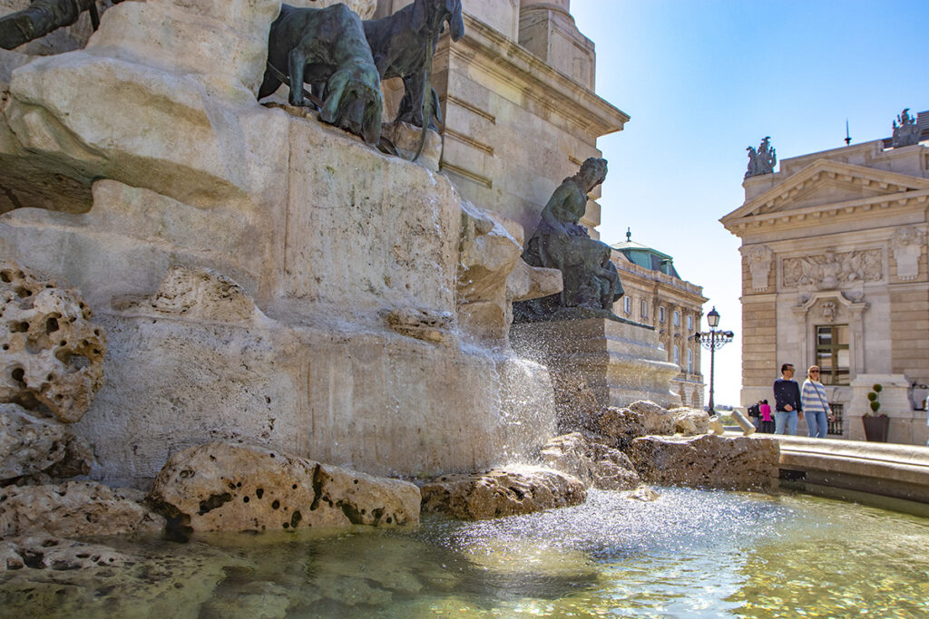 Újra csobognak a Budavári Palotanegyed díszkútjai