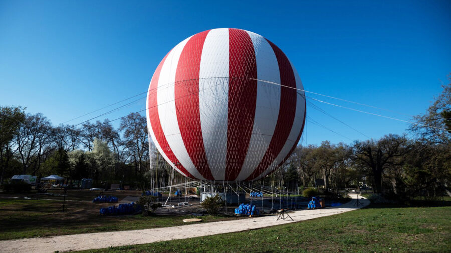 150 méter magasra emelkedő Hőlégballon kilátó nyílik a Városligetben