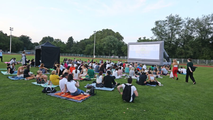 Mozisziget - augusztus 2-től 15-ig ingyenes esti filmvetítések a Margitszigeten