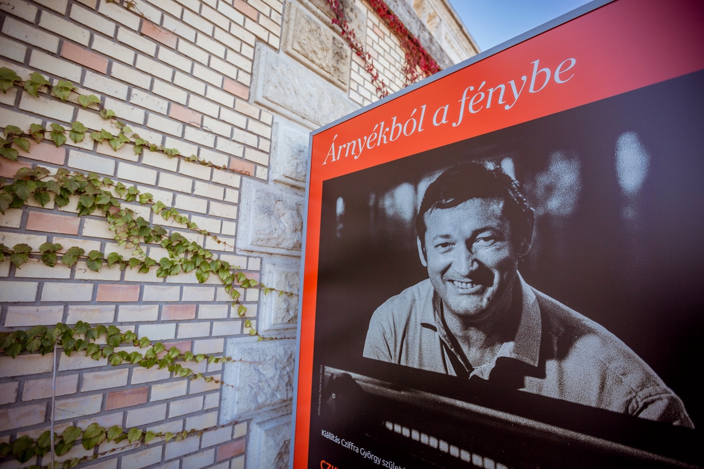 A Cziffra György-emlékév alkalmából szabadtéri fotókiállítás nyílt a Várkert Bazárban