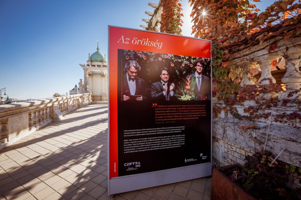 A Cziffra György-emlékév alkalmából szabadtéri fotókiállítás nyílt a Várkert Bazárban