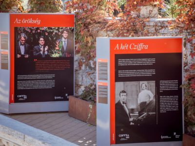 A Cziffra György-emlékév alkalmából szabadtéri fotókiállítás nyílt a Várkert Bazárban