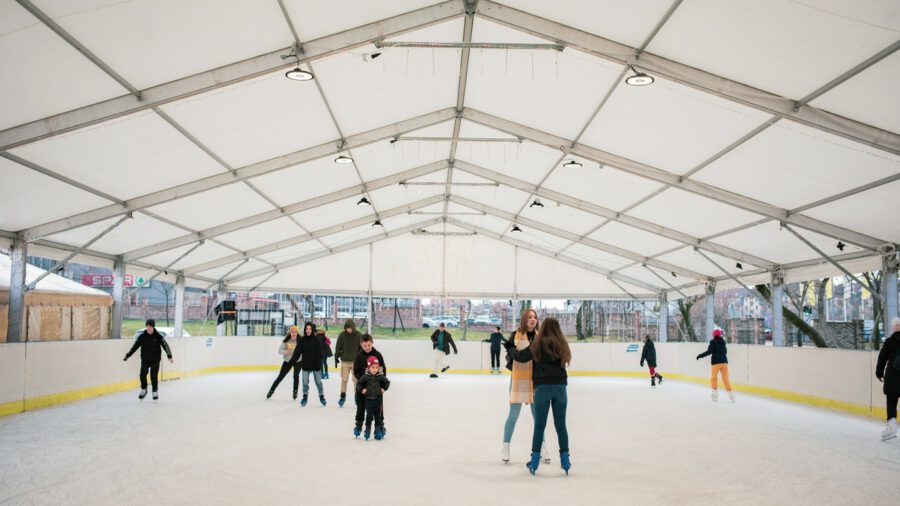 Jégpálya a Bókay-kertben 2022