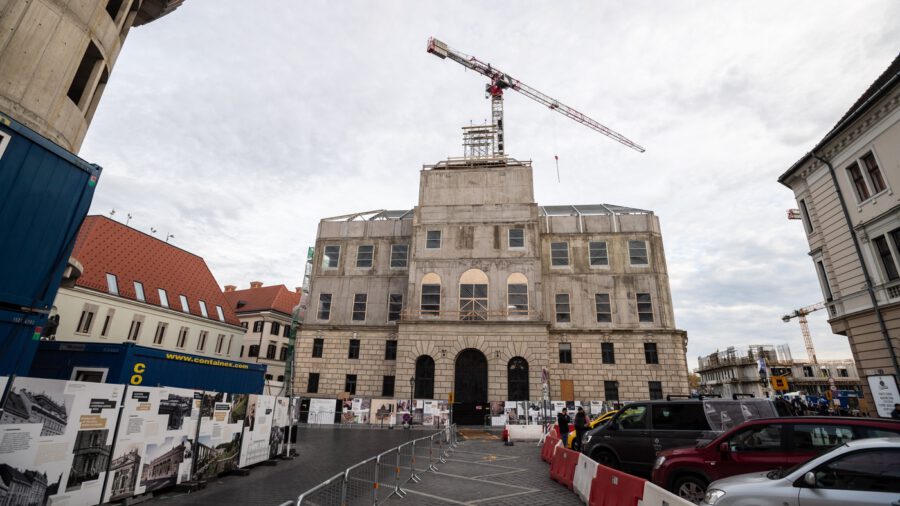 Helyére emelték az egykori Honvéd Főparancsnokság kupolaszerkezetét