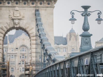 Helyreállították a Clark Ádám téri körforgalmat