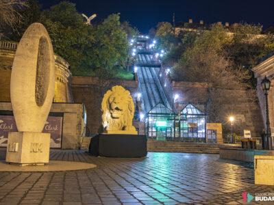 Közel 6 méteres, Lego-kockákból épített oroszlán őrzi a Lánchidat