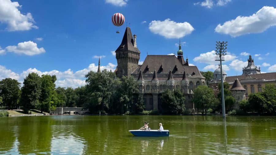 SUP-ozni is lehet a Városliget népszerű taván