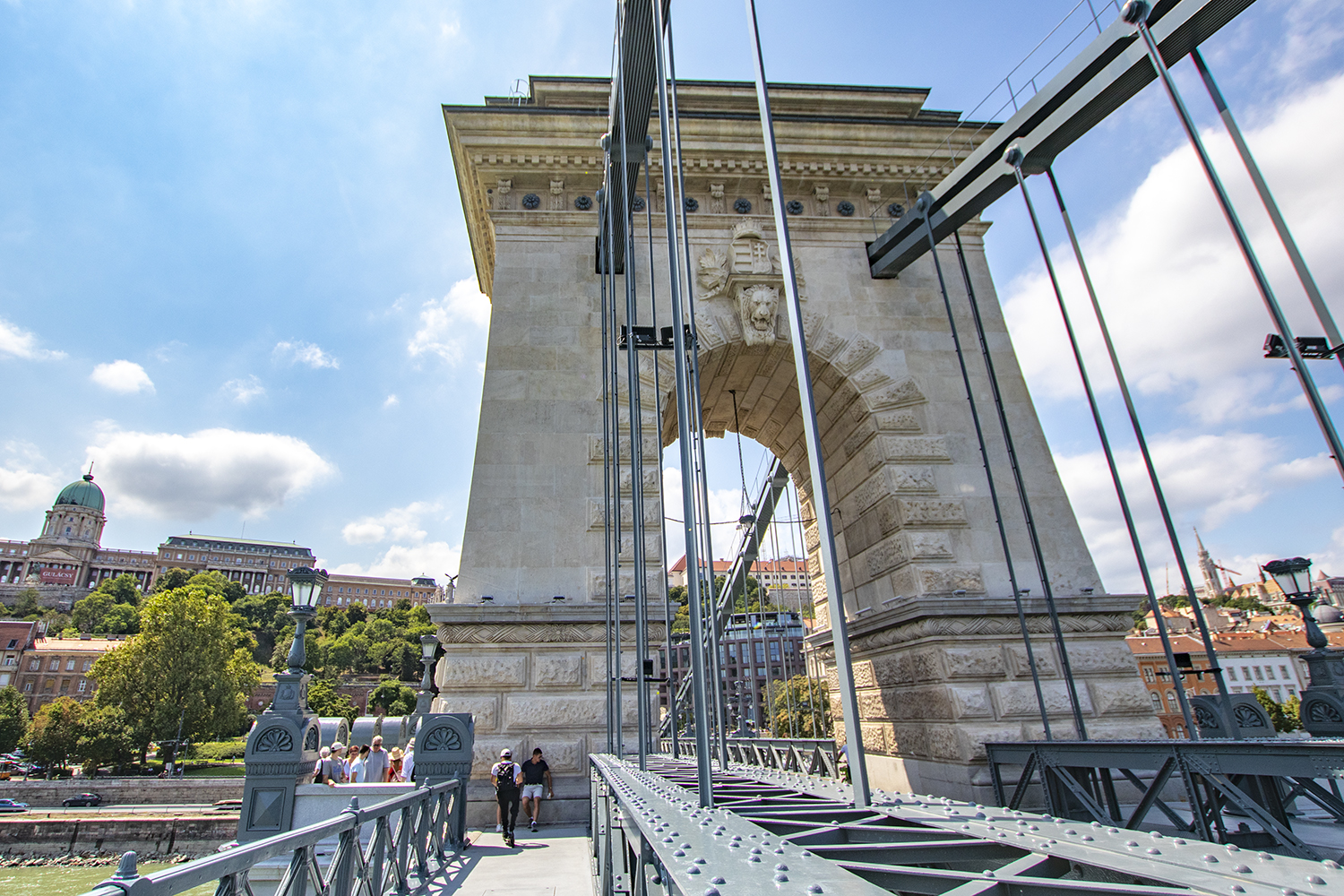 Átadták a felújított Lánchidat, már a gyalogosok is átsétálhatnak rajta