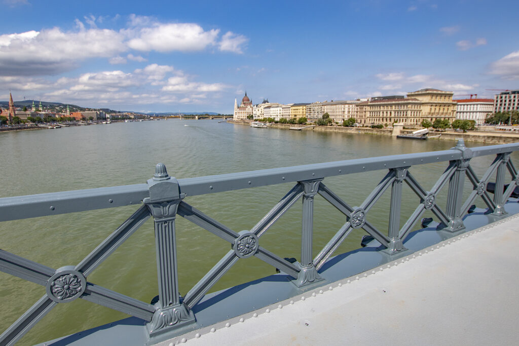 Átadták a felújított Lánchidat, már a gyalogosok is átsétálhatnak rajta