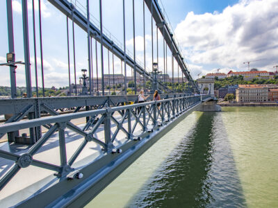 Átadták a felújított Lánchidat, már a gyalogosok is átsétálhatnak rajta
