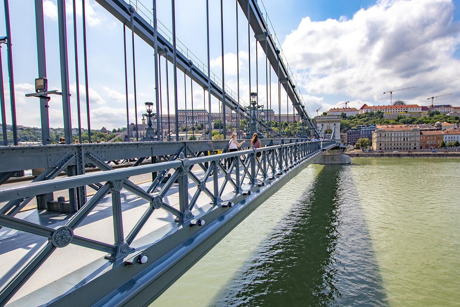 Átadták a felújított Lánchidat, már a gyalogosok is átsétálhatnak rajta