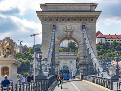 Átadták a felújított Lánchidat, már a gyalogosok is átsétálhatnak rajta