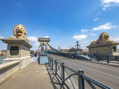 Átadták a felújított Lánchidat, már a gyalogosok is átsétálhatnak rajta