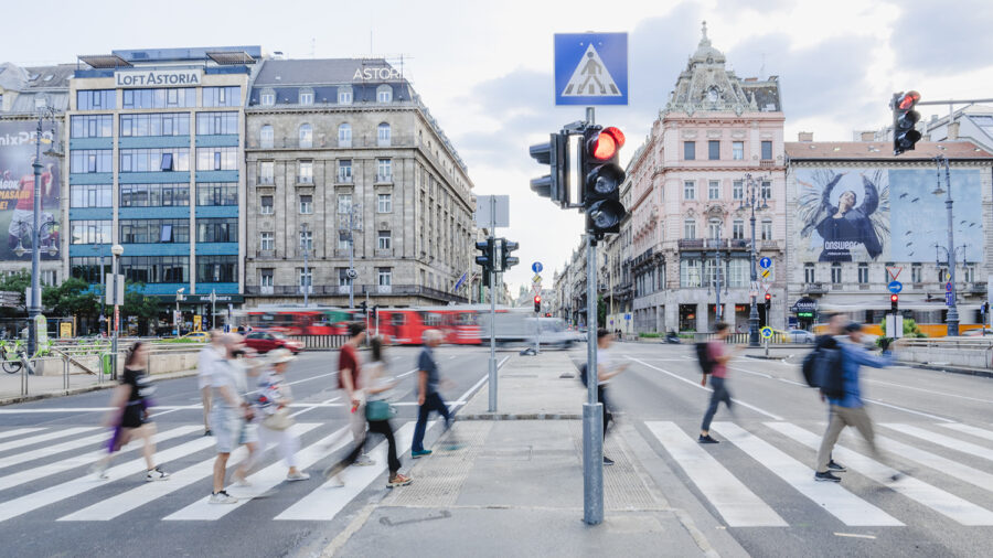 Elkészült az új zebra az Astorián