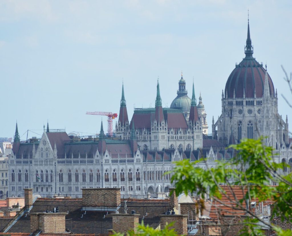 Rózsák bűvöletében Budapesten: Gül Baba türbéje és kertje