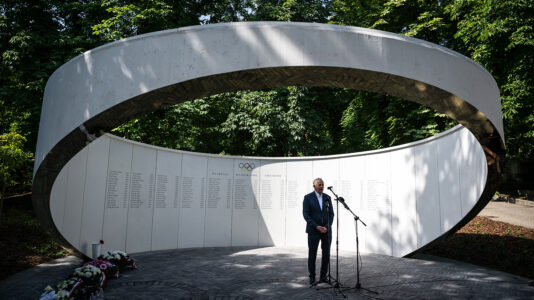 Felavatták az új Olimpiai Emlékfalat a Farkasréti temetőben
