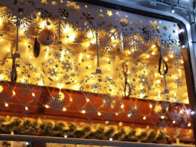 Ünnepi fényárban Budapest: elindult a BKV karácsonyi fényflottája