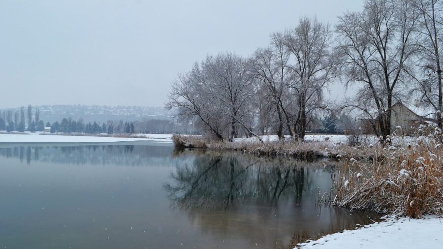 Az Omszki-tó téli arcai: kikapcsolódás Budapest közelében