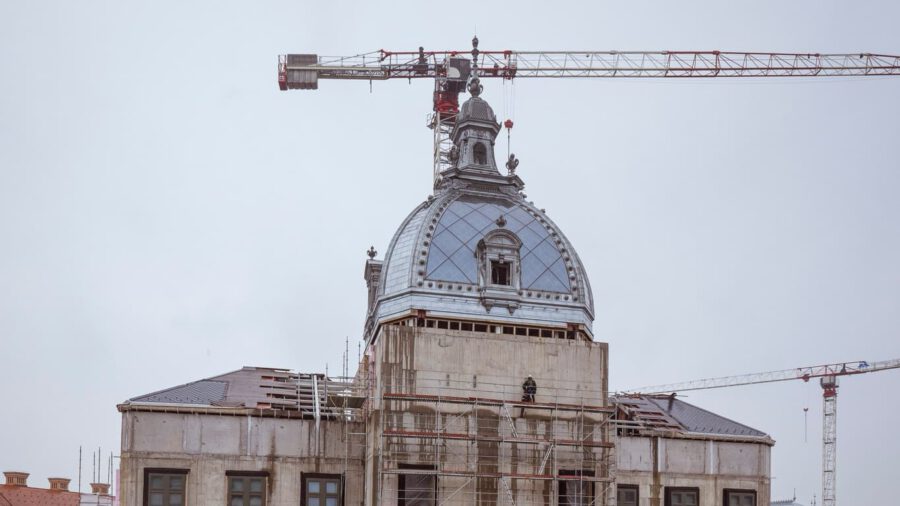Nyolcvan év után ismét teljes pompájában tündököl a Budai Vár egyik ikonikus kupolája