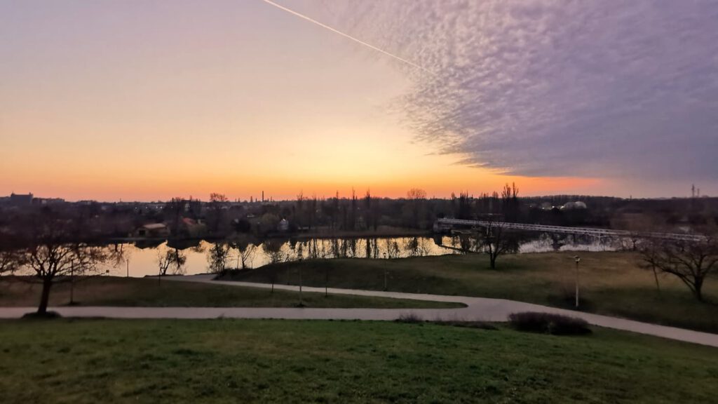 Reggeli fények Csepel felett – a Darudombtól a Duna tükréig