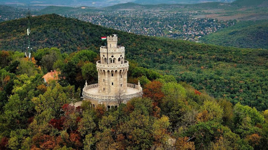 Aranyerdők felett – őszi panoráma a János-hegyről és az Erzsébet-kilátóból